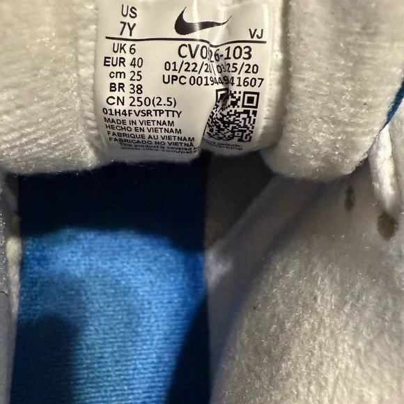 🎈🎈BOGO 1/2 Nike Kids Sneakers - Blue, White, and Gray🎈🎉 - Picture 6 of 6